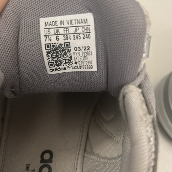 Adidas falcon running shoes size 7 1/2 women’s - Picture 7 of 8